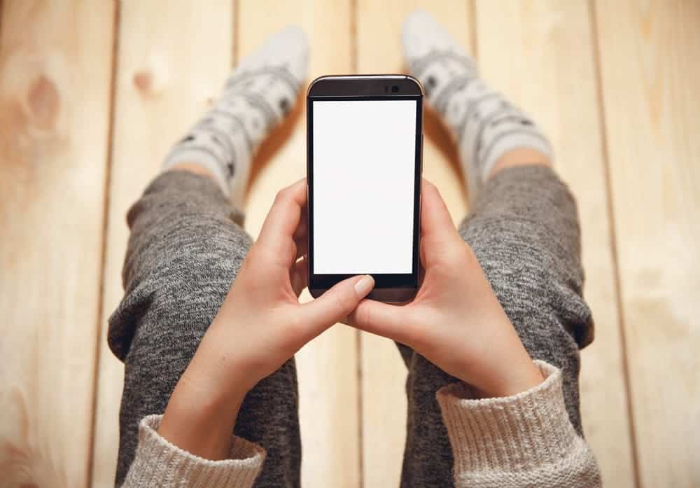 The Way You Hold Your Phone Actually Says A Lot About Your Personality